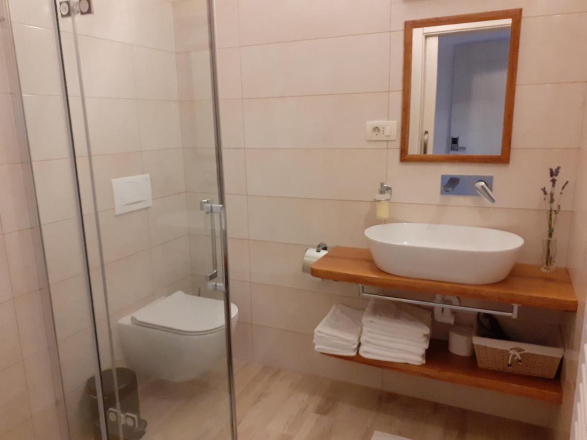 Apartmaji In Sobe Odlicna Hisa Штаньел Экстерьер фото